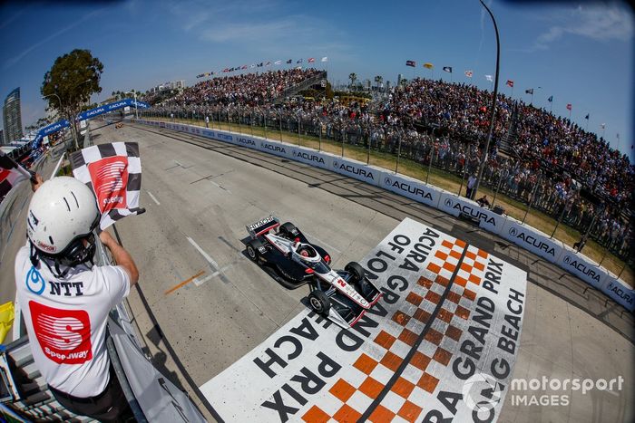 Josef Newgarden, Team Penske Chevrolet, bandera a cuadros