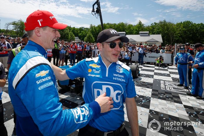 Josef Newgarden, Team Penske Chevrolet, podio, celebración del equipo