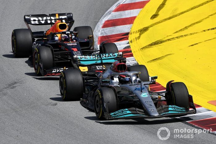 George Russell, Mercedes W13, Max Verstappen, Red Bull Racing RB18