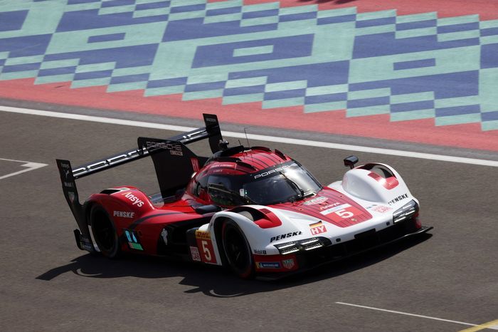 #5 Porsche Penske Motorsport Porsche 963: Julien Andlauer, Michael Christensen, Mathieu Jaminet