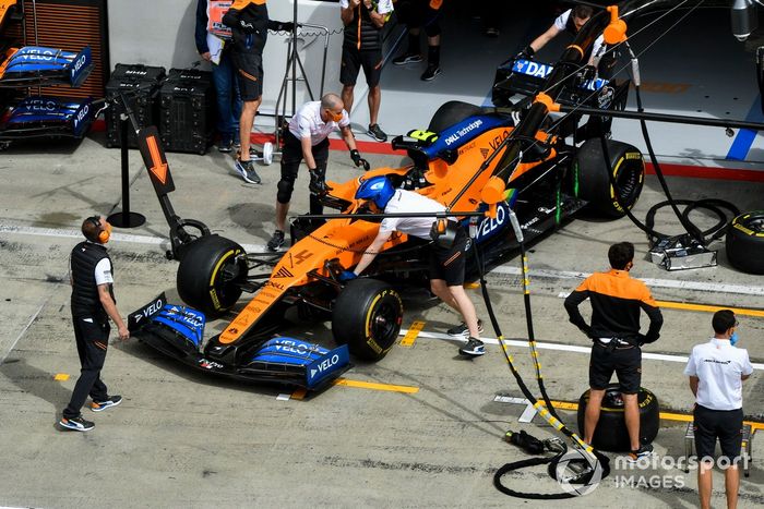 El coche de Lando Norris, McLaren MCL35, en el pitlane