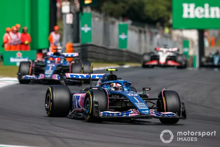 Pierre Gasly, Alpine A523, Esteban Ocon, Alpine A523