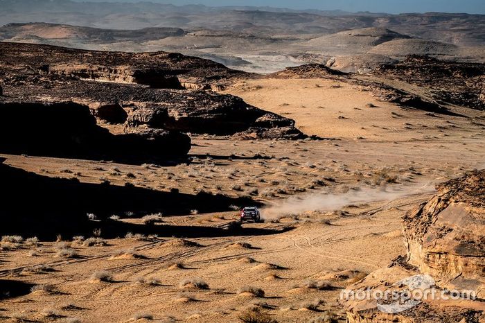 #300 Toyota Gazoo Racing: Nasser Al-Attiyah, Matthieu Baumel