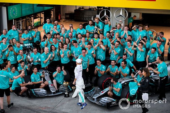 El equipo Mercedes celebra su sexto Mundial de constructores consecutivo