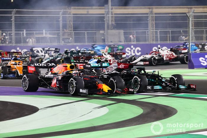 Max Verstappen, Red Bull Racing RB16B, Lewis Hamilton, Mercedes W12