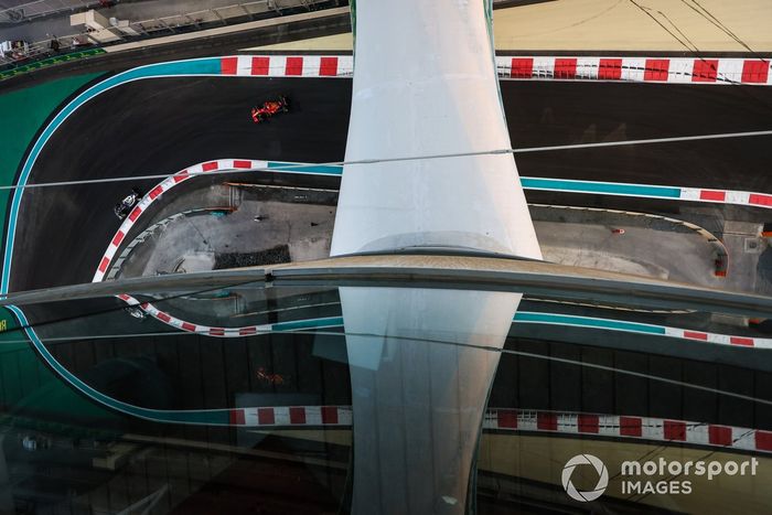 Pierre Gasly, AlphaTauri AT02, Charles Leclerc, Ferrari SF21