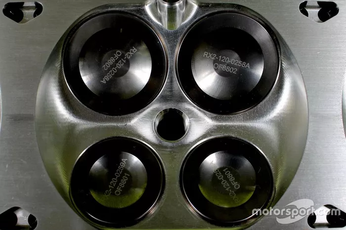 Glickenhaus 007 LMH il motore della Pipo Motors