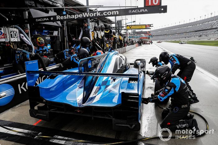 #10 Wayne Taylor Racing Acura ARX-05 Acura DPi: Ricky Taylor, Filipe Albuquerque, Alexander Rossi, Helio Castroneves