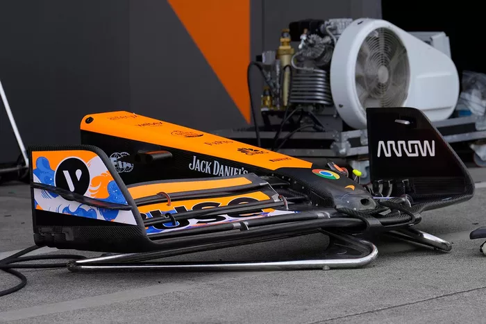 Aile avant McLaren MCL38