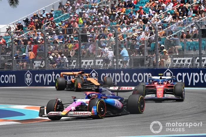 Daniel Ricciardo, RB F1 Team VCARB 01, Carlos Sainz, Ferrari SF-24, Oscar Piastri, McLaren MCL38