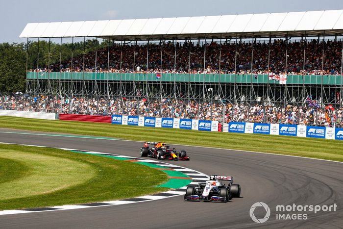 Nikita Mazepin, Haas VF-21, Sergio Pérez, Red Bull Racing RB16B