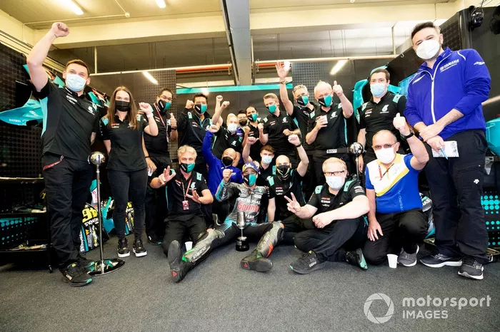 Tercer lugar Franco Franco Morbidelli, Petronas Yamaha SRT celebra con el equipo