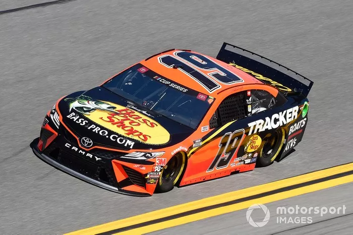 6. Martin Truex Jr. (Gibbs-Toyota): 32 Punkte im Plus