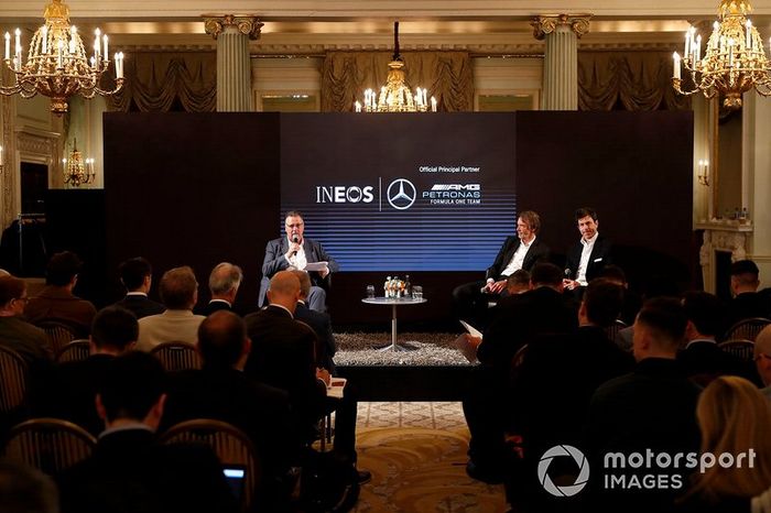 Sir Jim Ratcliffe presidente y director general del grupo químico Ineos y Toto Wolff, Director Ejecutivo (Negocios), Mercedes AMG 