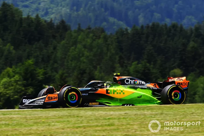 Lando Norris, McLaren MCL60, con pintura aerodinámica aplicada