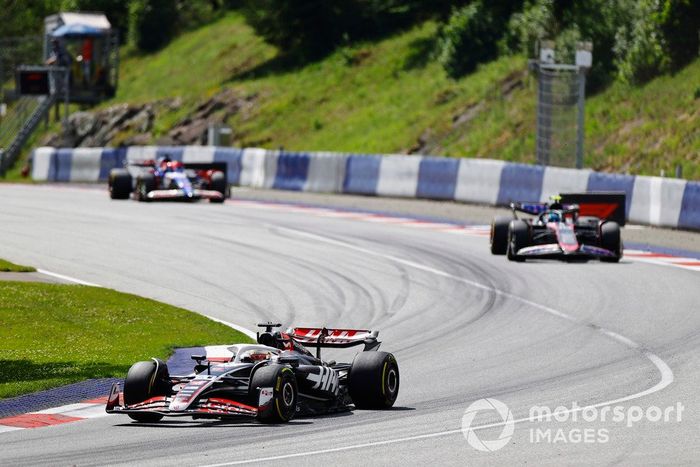 Kevin Magnussen, Haas VF-24, Pierre Gasly, Alpine A524, Daniel Ricciardo, RB F1 Team VCARB 01