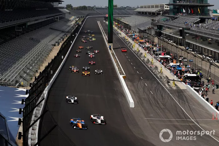 Scott Dixon, Chip Ganassi Racing Honda, Marco Andretti, Andretti Herta Marco & Curb-Agajanian Honda lidera en la salida