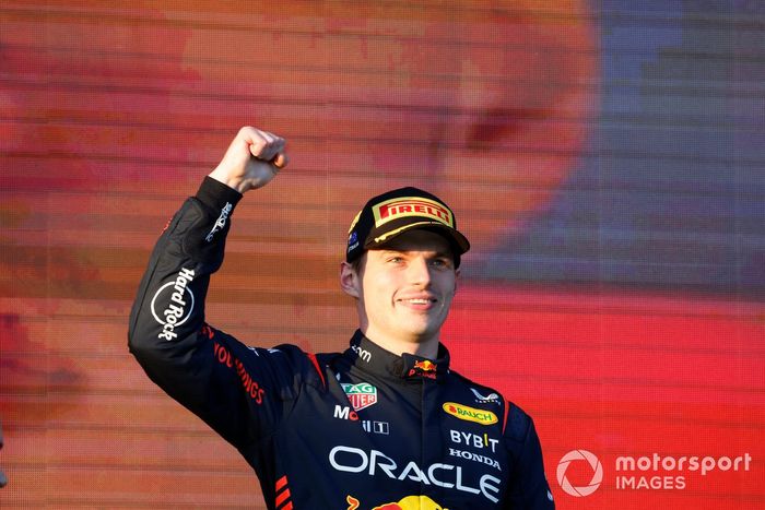 Max Verstappen, Red Bull Racing, 1ª posición, en el podio