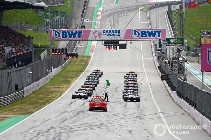 Max Verstappen, Red Bull Racing RB16B, Lando Norris, McLaren MCL35M