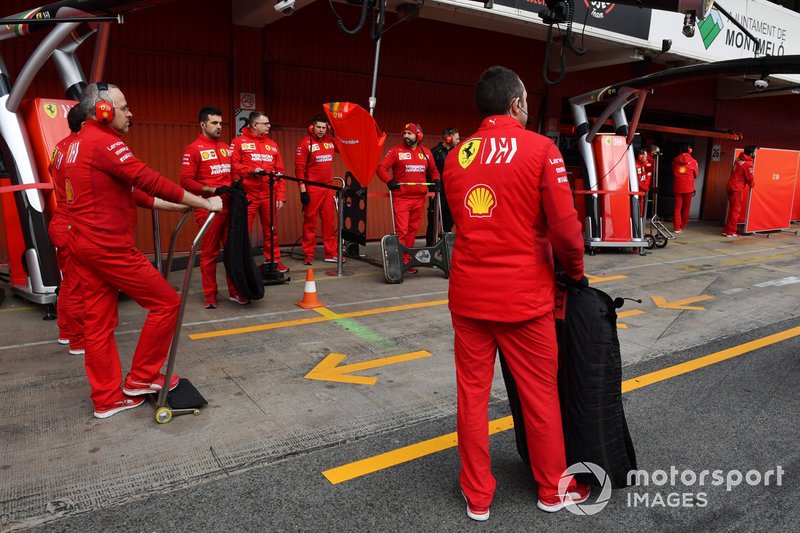 Ferrari mechanics