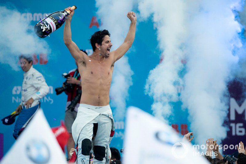 Ganador de la carrera Lucas Di Grassi, Audi Sport ABT Schaeffler celebra en el podio