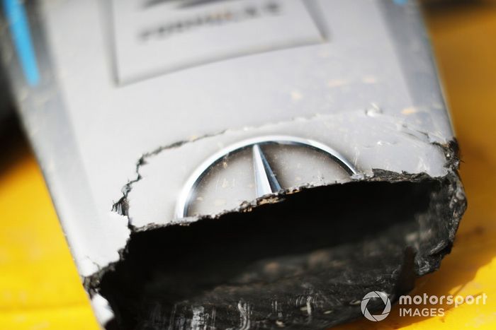 Daños en el Mercedes Benz EQ Silver Arrow 02