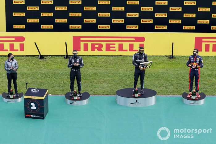 Podio: ganador de la carrera Lewis Hamilton, Mercedes-AMG Petronas F1, segundo lugar Valtteri Bottas, Mercedes-AMG Petronas F1 y el tercer lugar Max Verstappen, Red Bull Racing