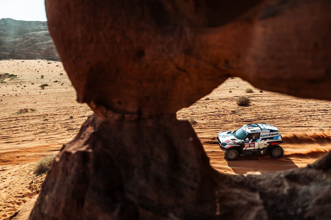 #217 X-raid Mini JCW Team Mini John Cooper Works Rally Plus: Krzysztof Hołowczyc, Łukasz Kurzeja