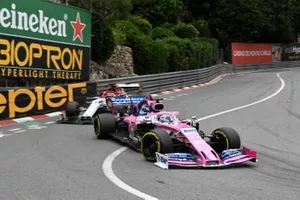 Sergio Perez, Racing Point RP19, voor Kimi Raikkonen, Alfa Romeo Racing C38