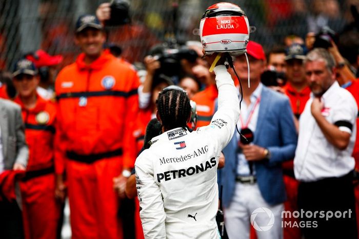 Ganador de la carrera Lewis Hamilton, Mercedes AMG F1 celebra en Parc Ferme 
