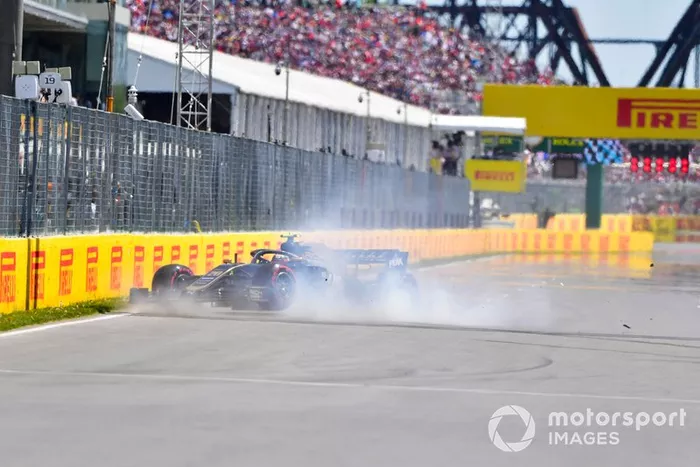 Choque de Kevin Magnussen, Haas VF-19 