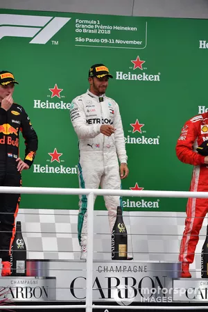 Max Verstappen, Red Bull Racing, Lewis Hamilton, Mercedes AMG F1 en Kimi Raikkonen, Ferrari op het podium