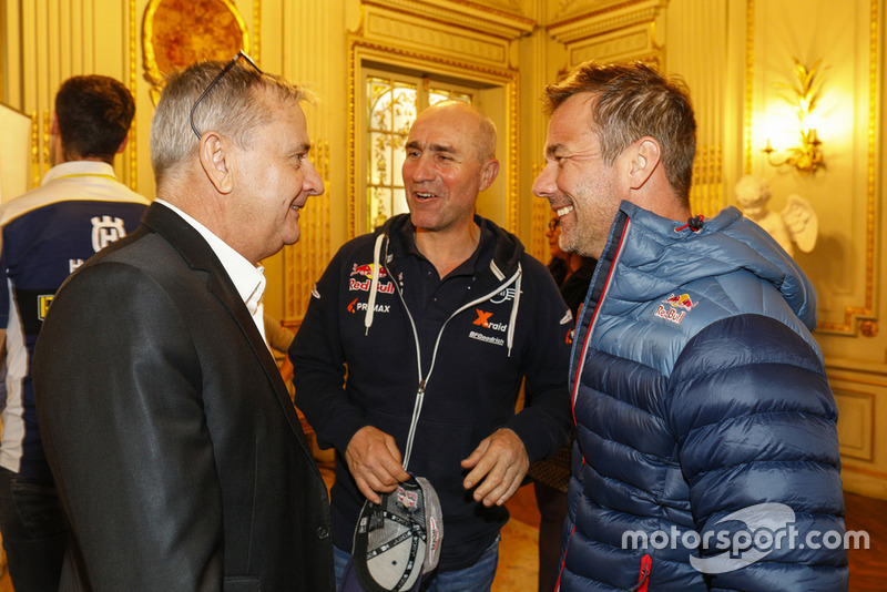 Il direttore di gara della Dakar, Etienne Lavigne con Stéphane Peterhansel e Sébastien Loeb