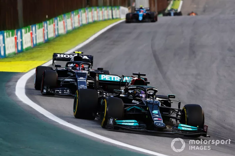 Lewis Hamilton, Mercedes W12, Pierre Gasly, AlphaTauri AT02