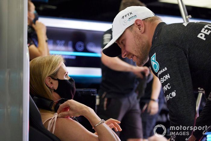 Valtteri Bottas, Mercedes, con su novia Tiffany Cromwell