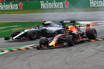 Valtteri Bottas, Mercedes AMG F1 W09 and Max Verstappen, Red Bull Racing RB14 battle