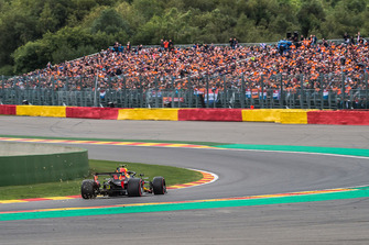 Max Verstappen, Red Bull Racing RB14 met fans