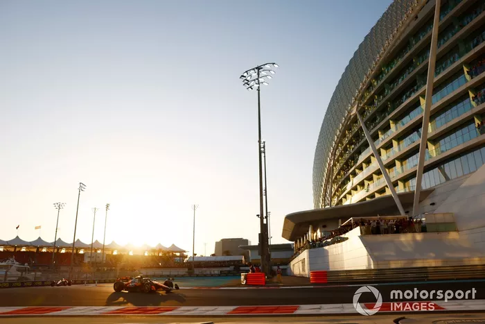 Lando Norris, McLaren MCL38, Oscar Piastri, McLaren MCL38, on the formation lap