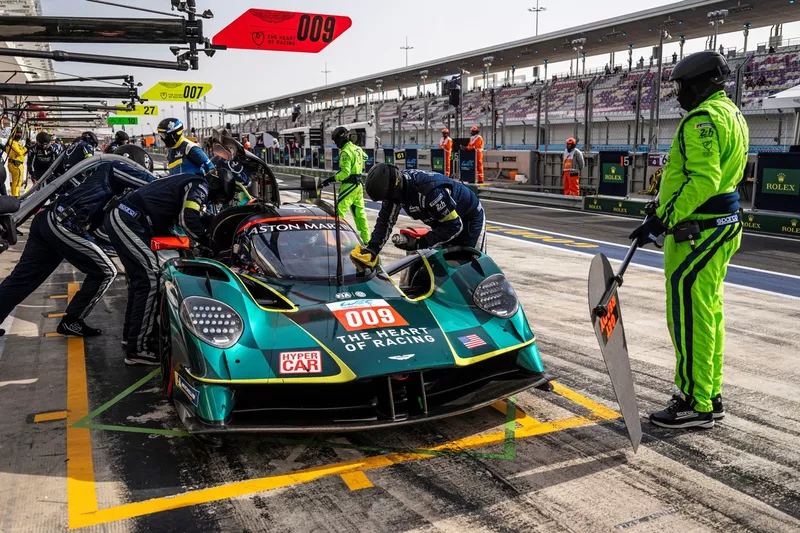 #009 Aston Martin Thor Team Aston Martin Valkyrie : Alex Riberas, Marco Sorensen, Roman De Angelis
