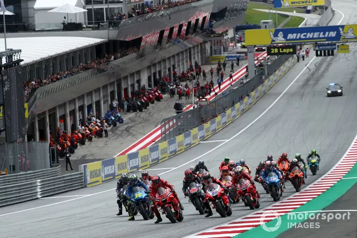 Francesco Bagnaia, Ducati Team, lidera en la salida