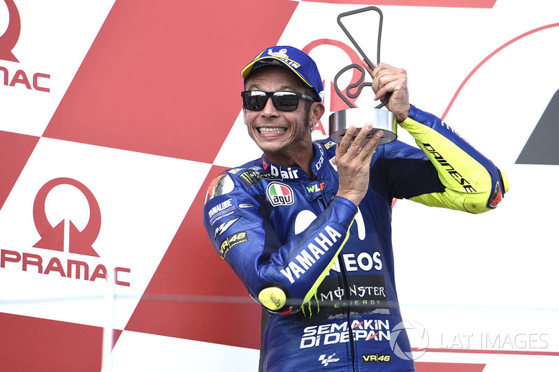 Podio: il secondo classificato Valentino Rossi, Yamaha Factory Racing