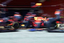Max Verstappen, Red Bull Racing RB14 pit stop