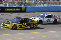 Brad Keselowski, Team Penske, Ford Fusion Alliance Truck Parts and Kurt Busch, Stewart-Haas Racing, Ford Fusion Mobil 1/Haas Automation