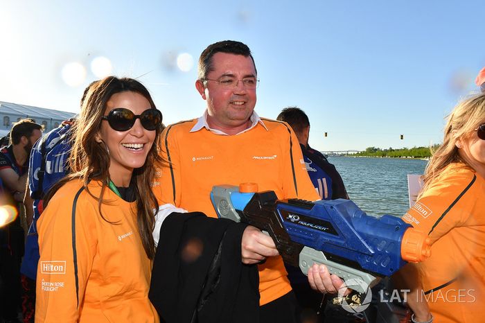Christian Horner, Red Bull Racing Team Principal, en la carrera de balsas