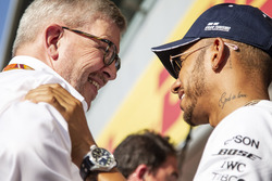 Ross Brawn, Formula One Managing Director del Motorsport e Lewis Hamilton, Mercedes-AMG F1
