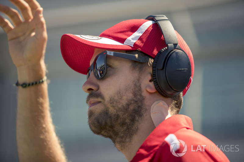 Sebastian Vettel, Ferrari, nella drivers parade