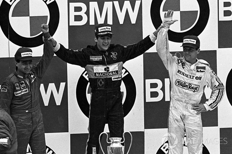 Ayrton Senna, Lotus, (no meio) Michele Alboreto, Ferrari, (à esquerda) e Patrick Tambay, Renault (à direita)