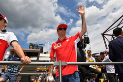 Kimi Raikkonen, Ferrari, nella drivers parade