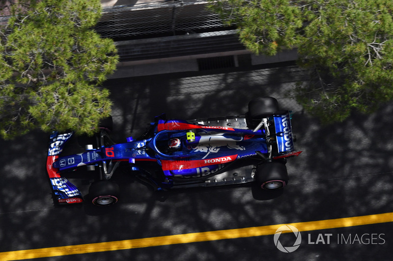 10: Pierre Gasly, Scuderia Toro Rosso STR13, 1'12.221
