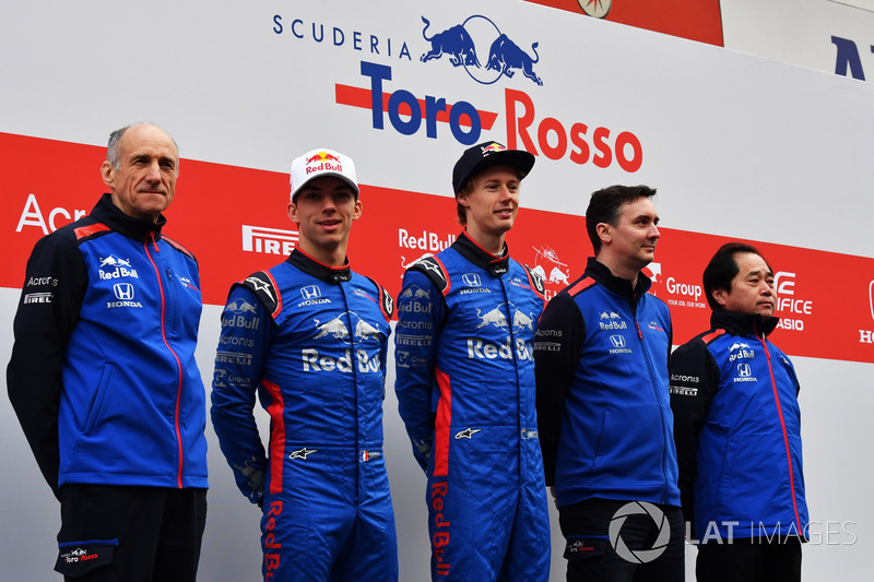Руководитель Scuderia Toro Rosso Франц Тост, гонщики Пьер Гасли и Брендон Хартли, технический директ